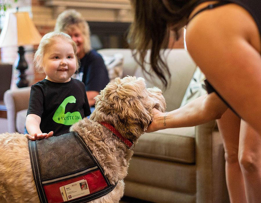 children meeting mac the dog